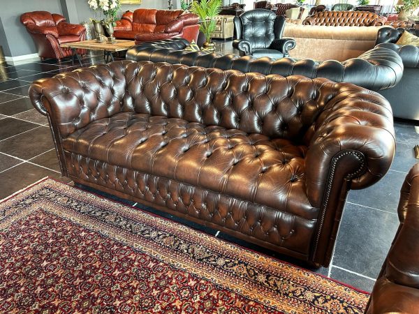 Chesterfield buttoned seat